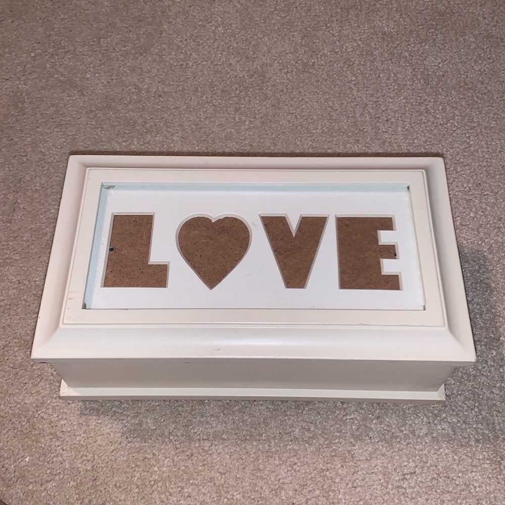 Two level jewelry box